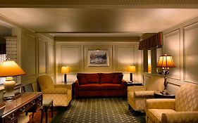 Royal Scot Hotel And Suites Victoria